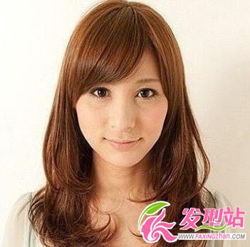 自然清爽甜美范的蓬松感側(cè)花苞頭扎法圖解