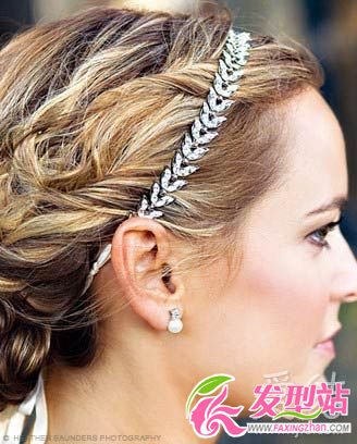 百變發(fā)飾打造時(shí)尚新娘發(fā)型