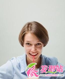 海瑟薇打造沁涼感發(fā)型秘籍