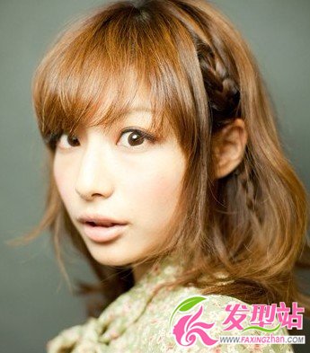 梨花頭編發(fā)瞬間變可愛輕熟女