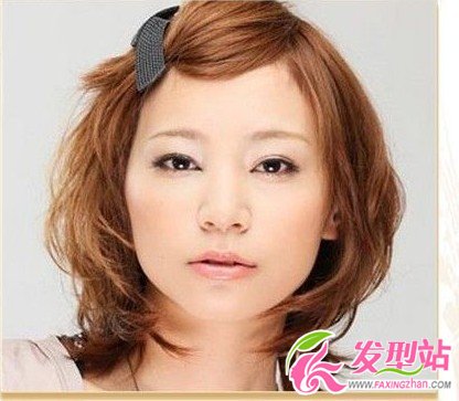 短發(fā)劉海玩花樣 DIY出清新知性范