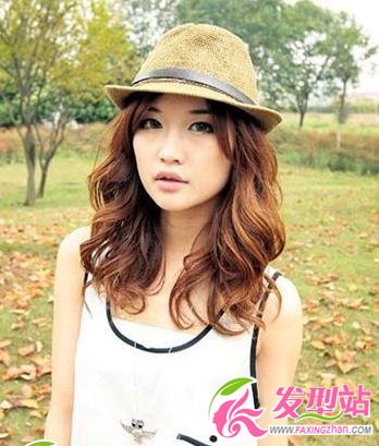 浪漫卷發(fā)發(fā)型 散發(fā)迷人氣質(zhì)
