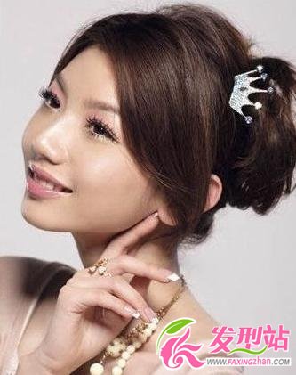巧用發(fā)型“扮”出瓜子臉