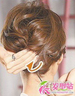 1分鐘變小女人發(fā)型DIY