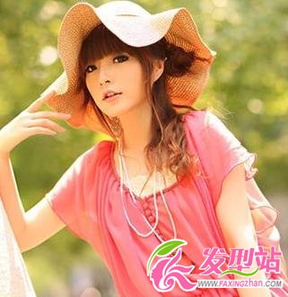 今夏卷發(fā) 盡顯淑女風(fēng)