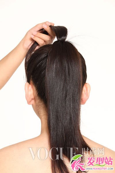 跟Lady Gaga學(xué)做蝴蝶結(jié)