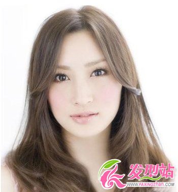 時尚中分發(fā)型 瘦臉又不厚重