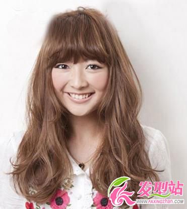 2012時(shí)髦長(zhǎng)卷發(fā) 瘦臉百分百
