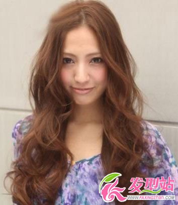2012時(shí)髦長(zhǎng)卷發(fā) 瘦臉百分百