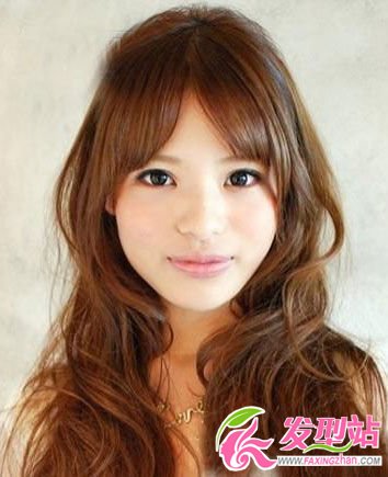 2012時(shí)髦長(zhǎng)卷發(fā) 瘦臉百分百