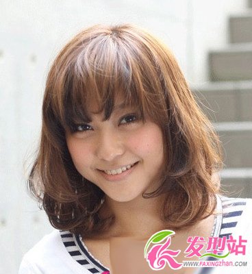 時(shí)尚學(xué)生燙發(fā)發(fā)型