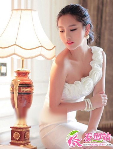 時(shí)尚氣質(zhì)盤(pán)發(fā)發(fā)型