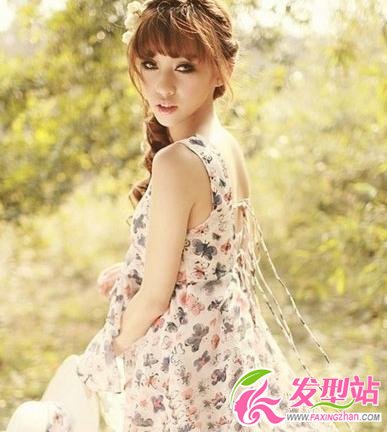 最新時(shí)尚搭配長(zhǎng)裙田園風(fēng)發(fā)型