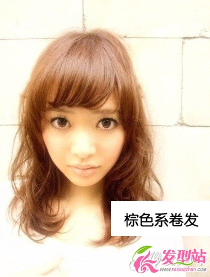 中長(zhǎng)卷發(fā)染什么發(fā)色好 時(shí)尚棕色系染發(fā)