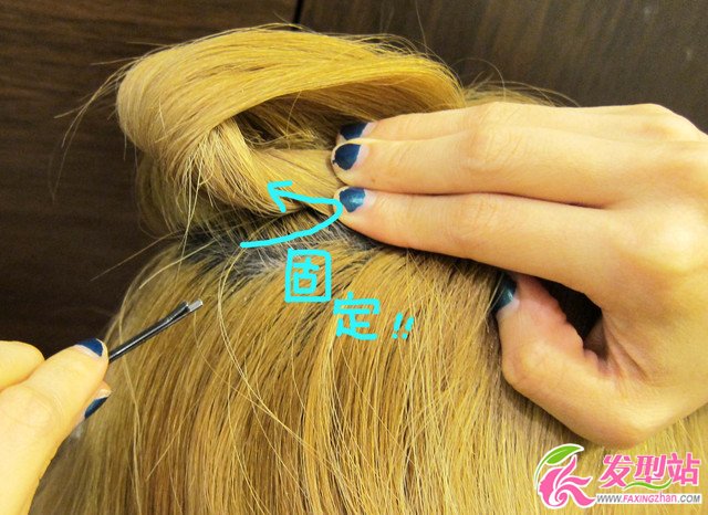 時尚“貓耳頭”扎發(fā)教程 中短發(fā)女孩一定要學(xué)會哦