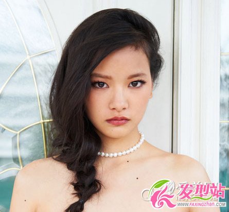 女生夏季這么能扎出好看的發(fā)型 最實(shí)用簡(jiǎn)單時(shí)尚扎發(fā)教程