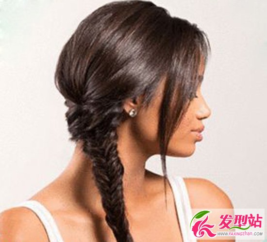時(shí)髦魚骨辮的編法教程圖解 簡(jiǎn)單側(cè)扎魚骨辮顯氣質(zhì)