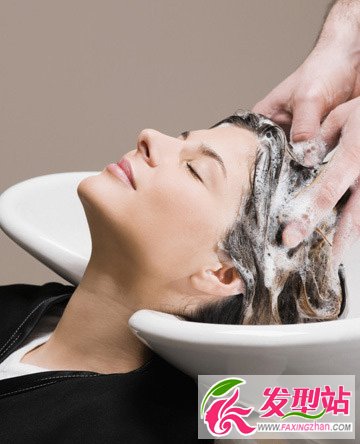 燙發(fā)完成后要定期護理