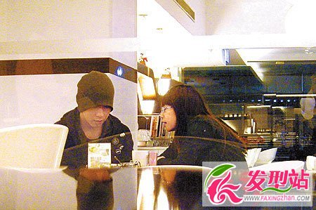 五月天阿信不想結(jié)婚女友招牌蛋頭變長發(fā)(圖)