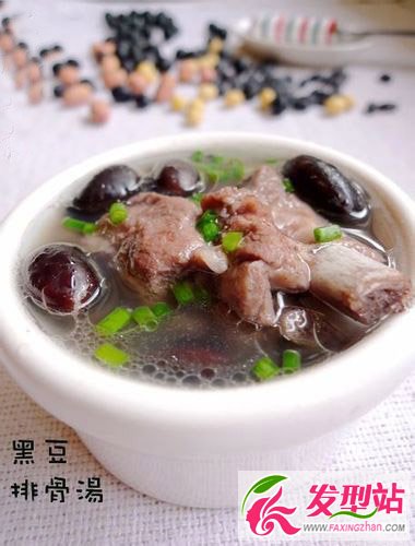 黑豆怎樣吃能使頭發(fā)變黑 黑豆排骨湯制作方法