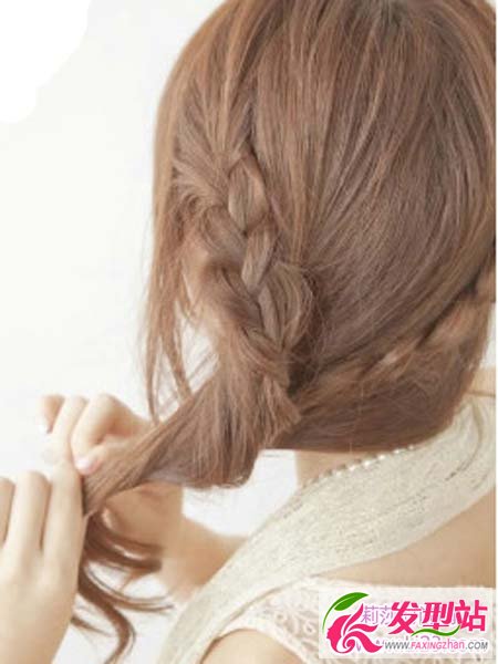 圖解:辦公室OL女生怎樣盤頭發(fā)才好看