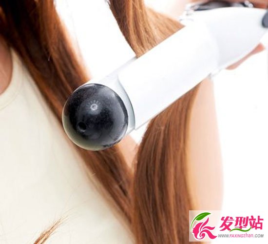 發(fā)型師揭秘卷發(fā)棒造型術 締造無敵美發(fā)