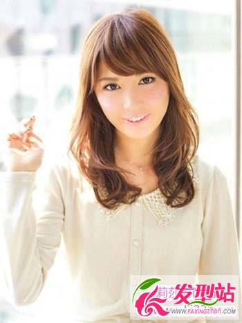 披肩發(fā)怎樣才美麗動(dòng)人 最好看的披肩頭發(fā)打理效果圖片