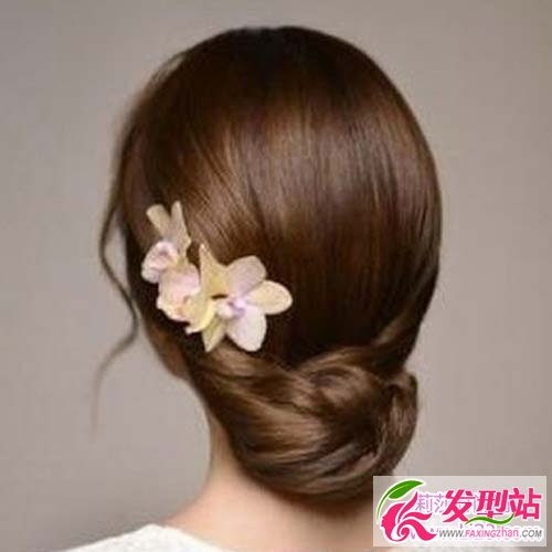 柔順頭發(fā)怎樣盤頭發(fā)才好看