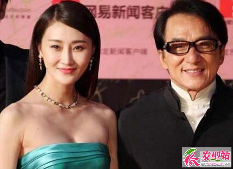 林鵬和成龍睡覺圖片 林鵬一脫成名變房祖名隱形小媽