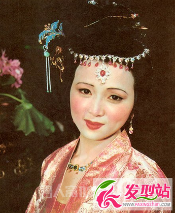 秦可卿與賈珍的丑事