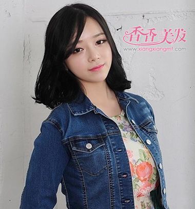黑色中長(zhǎng)梨花卷發(fā)型圖 黑發(fā)頭發(fā)燙梨花