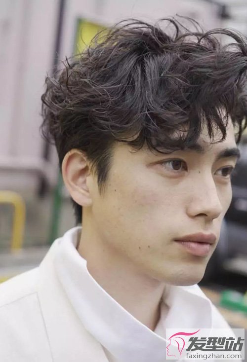 男生燙頭后怎么打理帥氣 走向世界的男生燙發(fā)造型
