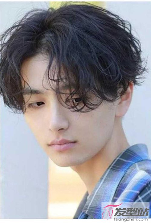秋冬頭發(fā)少男生卷發(fā)圖集 如何打理出帥氣的卷頭發(fā)