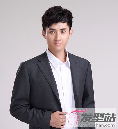 總裁男穿西裝都梳什么發(fā)型 商務(wù)男生燙發(fā)快速變身精英黨