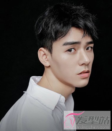 女生最想讓男朋友梳的六款發(fā)型 2018男生燙發(fā)滿足女朋友對(duì)你的各種要求