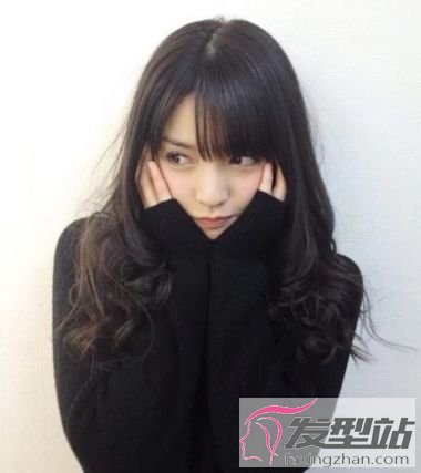 梨花燙黑色好看嗎 學(xué)生黑色梨花燙發(fā)型
