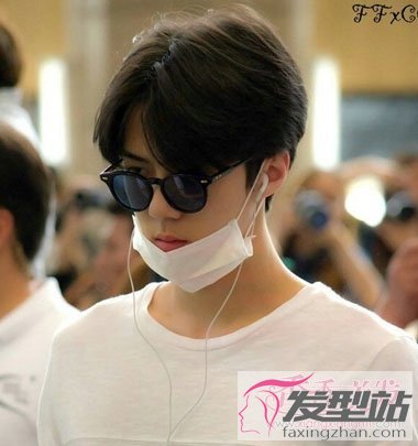 男的剪什么發(fā)型帥 戴眼鏡男生帥的發(fā)型